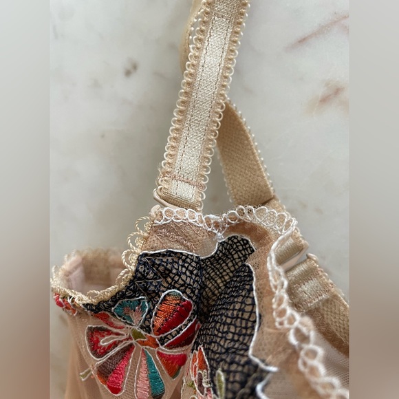 Sawren Intimates | European Lace Lingerie Set, Size 32E Top & Size Small Bottoms - Picture 6 of 15